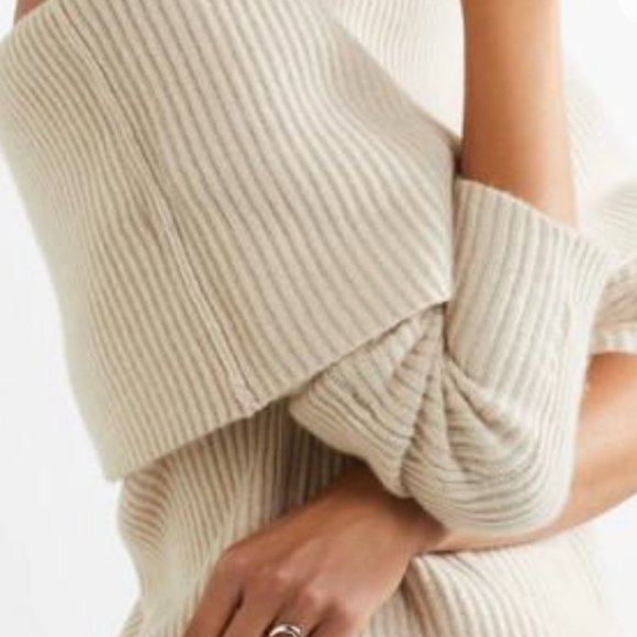 **SOLD** The Row Agnetta Off-The-Shoulder Cashmere - Picture 2 of 12